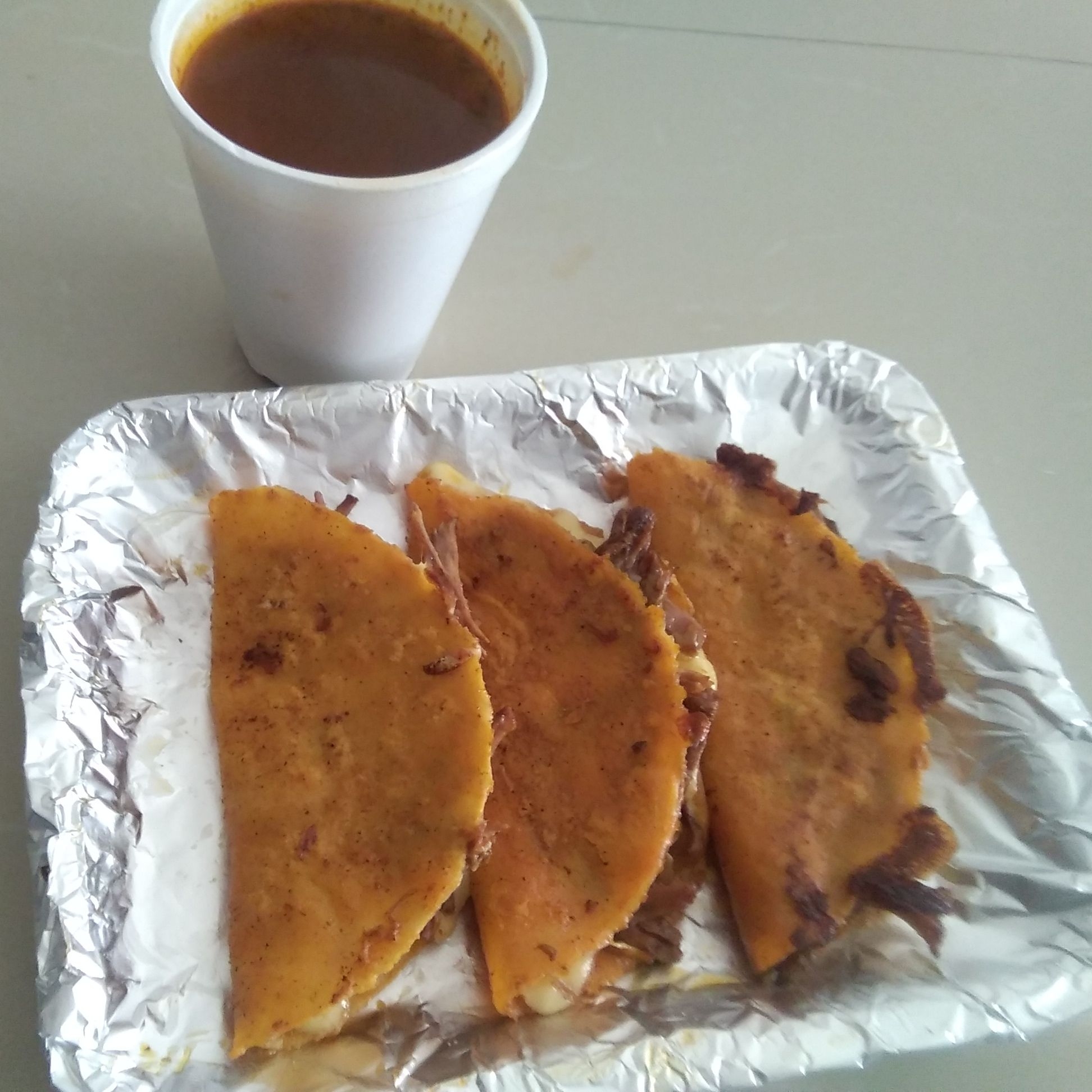 4 Quesabirrias Rojas Chicas y Consome