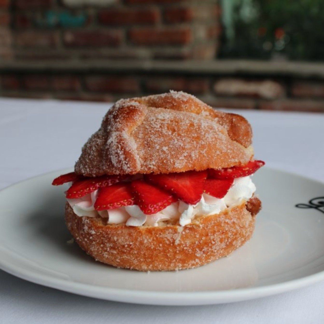 CONCHA RELLENO NUTELLA , CREMA BATIDA