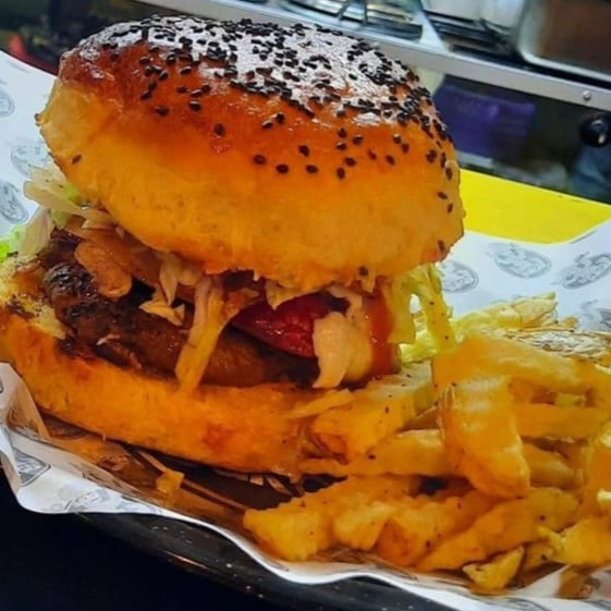 Hamburguesa BBQ con Papas