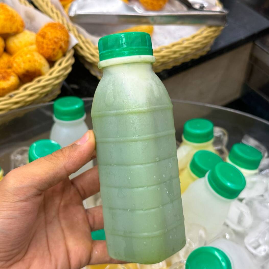 Verde, leve e cheio de sabor
Nosso suco detox é aquele toque de refrescância e equilíbrio que seu dia merece!
