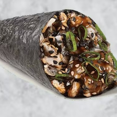 Criado com uma pele de salmão crocante frita à perfeição, combinada com um arroz branco suave e glutinoso, tudo delicadamente envolvido em uma fina folha de Nory. Com um total de 150g, este temaki oferece uma experiência gastronômica única, O batido adiciona uma textura suave e cremosa, criando um contraste perfeito com a pele de salmão. Uma verdadeira celebração do sushi em sua forma mais pura.