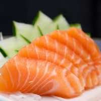 Salmão fresco cortadinho em laminas