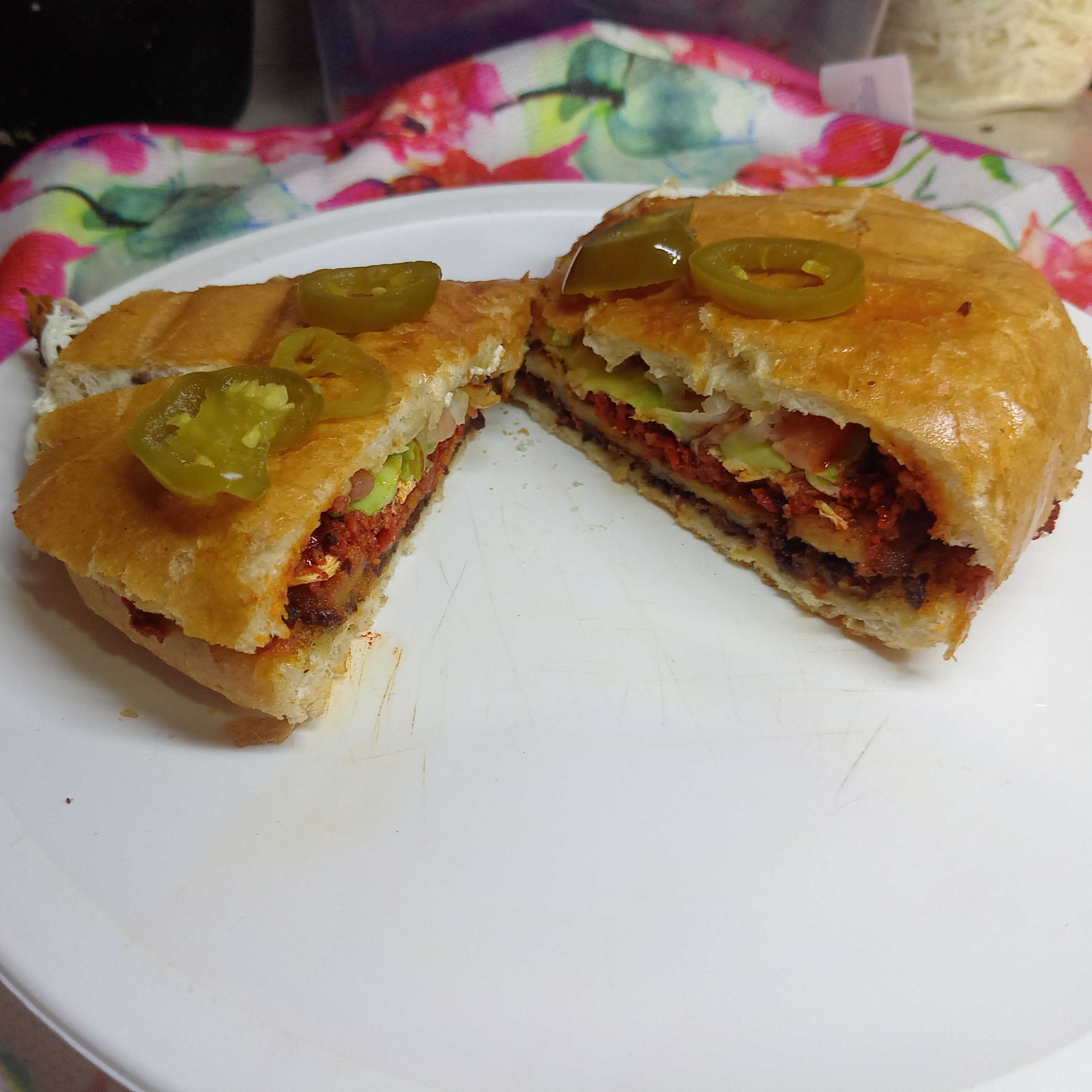 Milanesa,jamón Salchicha QuesoOaxaca y Amarillo