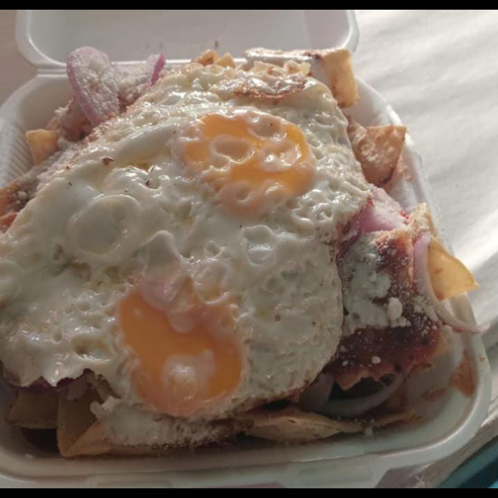 Chilaquiles Verdes De Huevos Estrellados