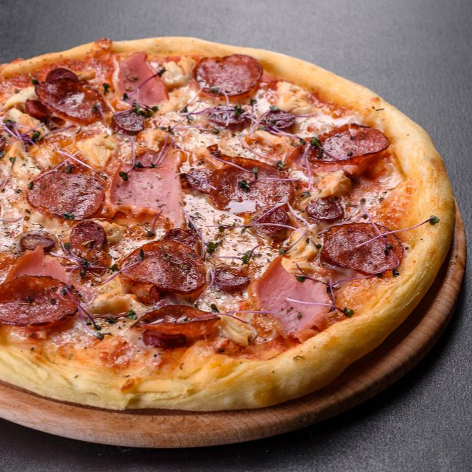 MOLHO, MUSSARELA, CALABRESA, TOMATE, BACON, CEBOLA, AZEITONA E OREGANO