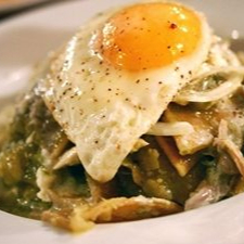 Chilaquiles Verdes con Huevo
