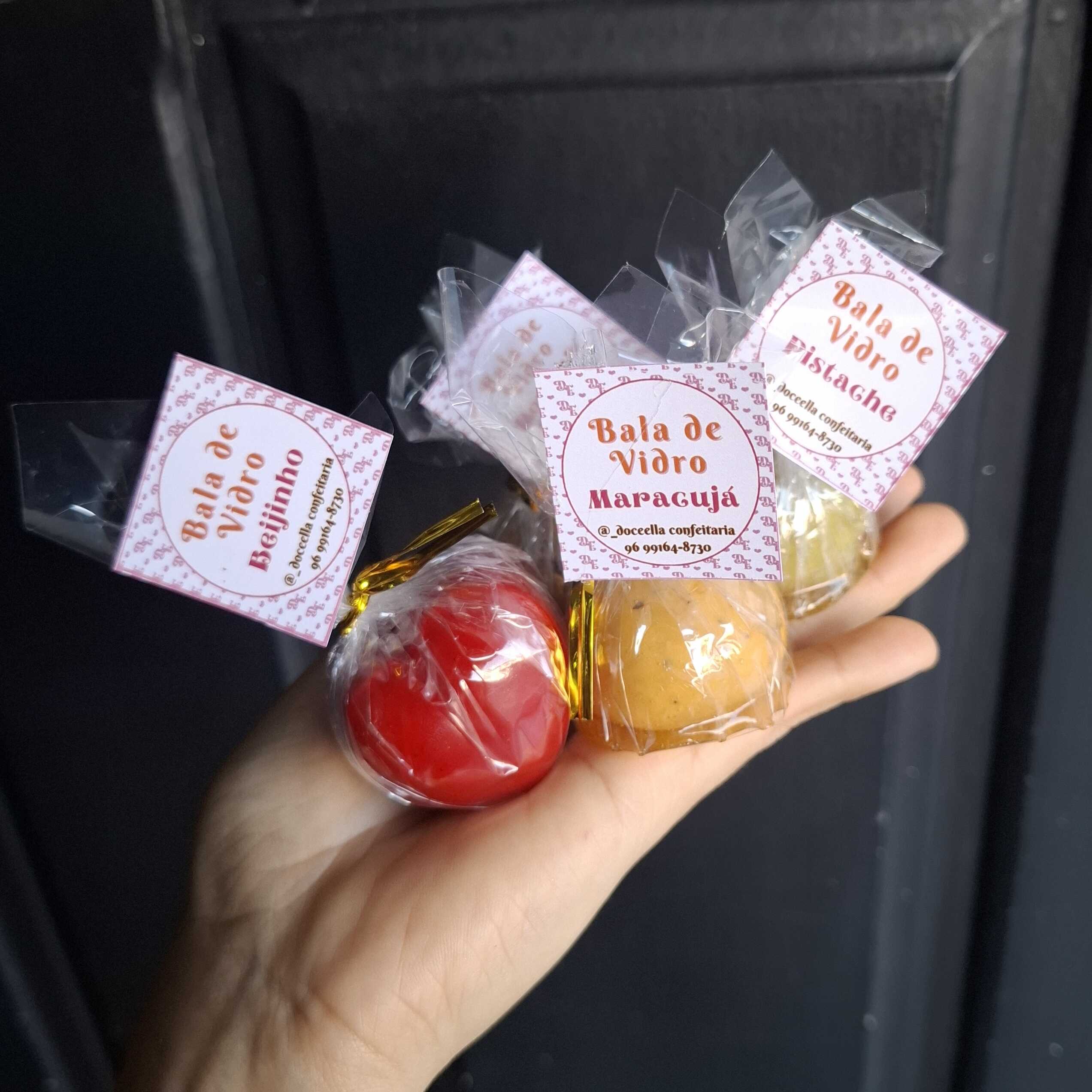 Deliciosa bala coberta com caramelo crocante (mesma calda da maçã do amor). Escolher verificar disponibilidade de sabores:
Maracujá; Ninho com Nutella; Uvinha; Romeu&Julieta; Pistache.