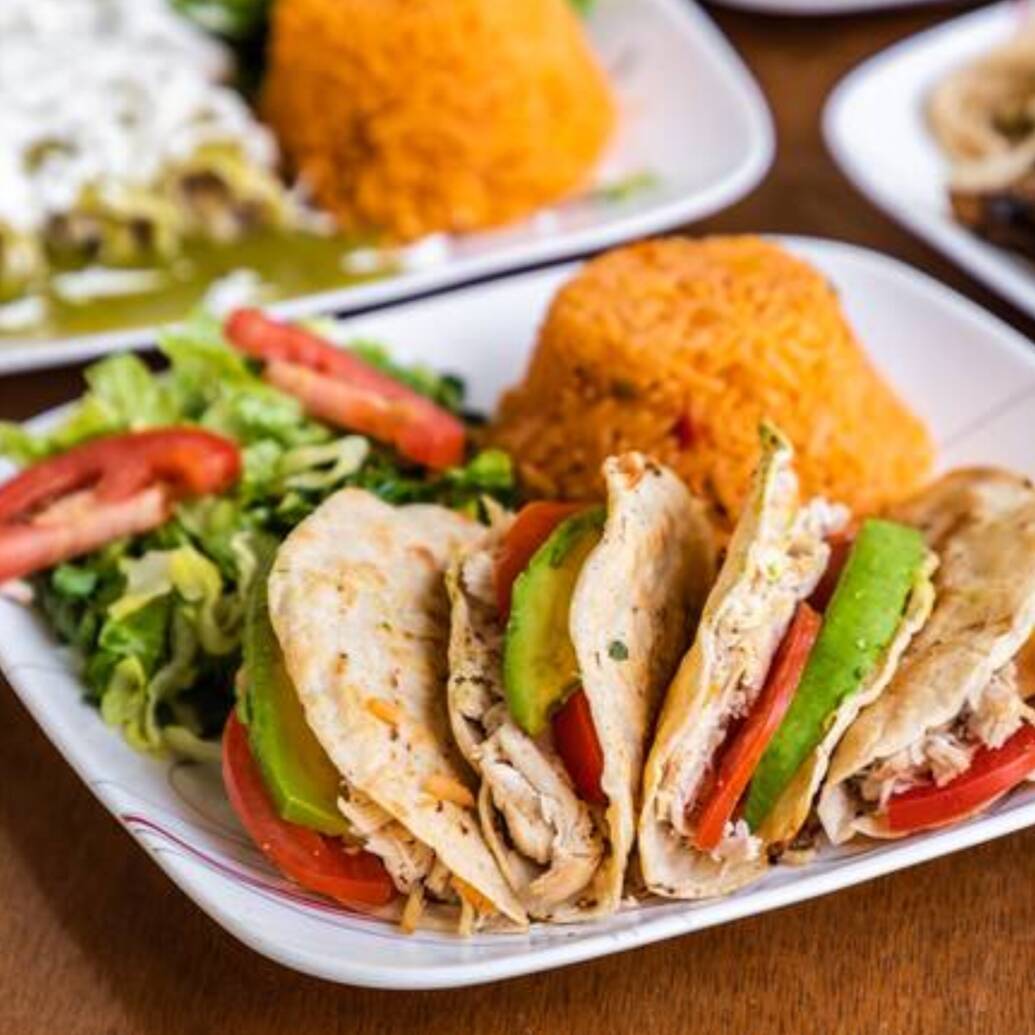 Tacos de Pechuga con Agua de Jamaica 500 Ml
