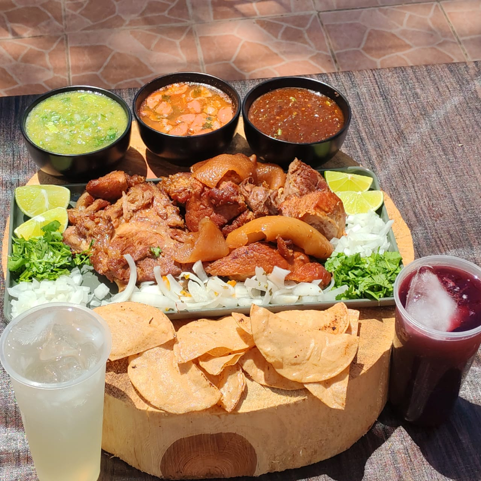 1/2 KILO DE CARNITAS+4 AGUAS Y 1/2 LITRO DE GUISO