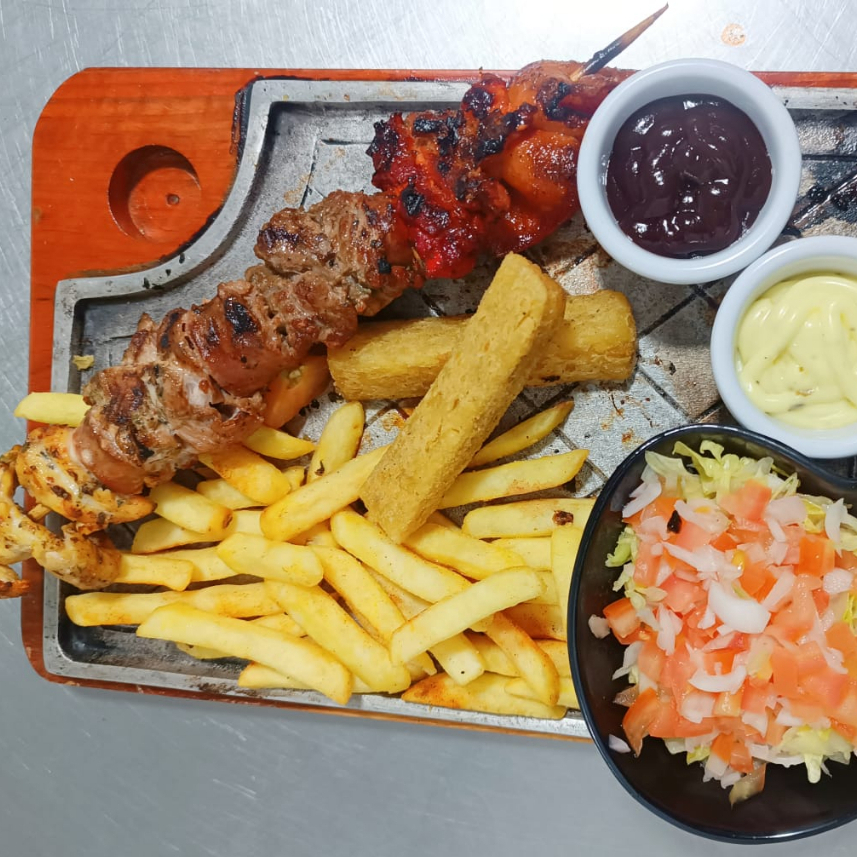 Chuzo Mixto + Papas a la Francesa