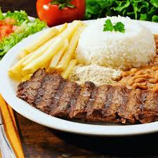 Acompanha, arroz, frijão, fritas e salada