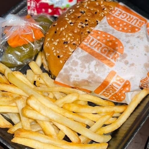 Especial burguer + papas fritas + refresco