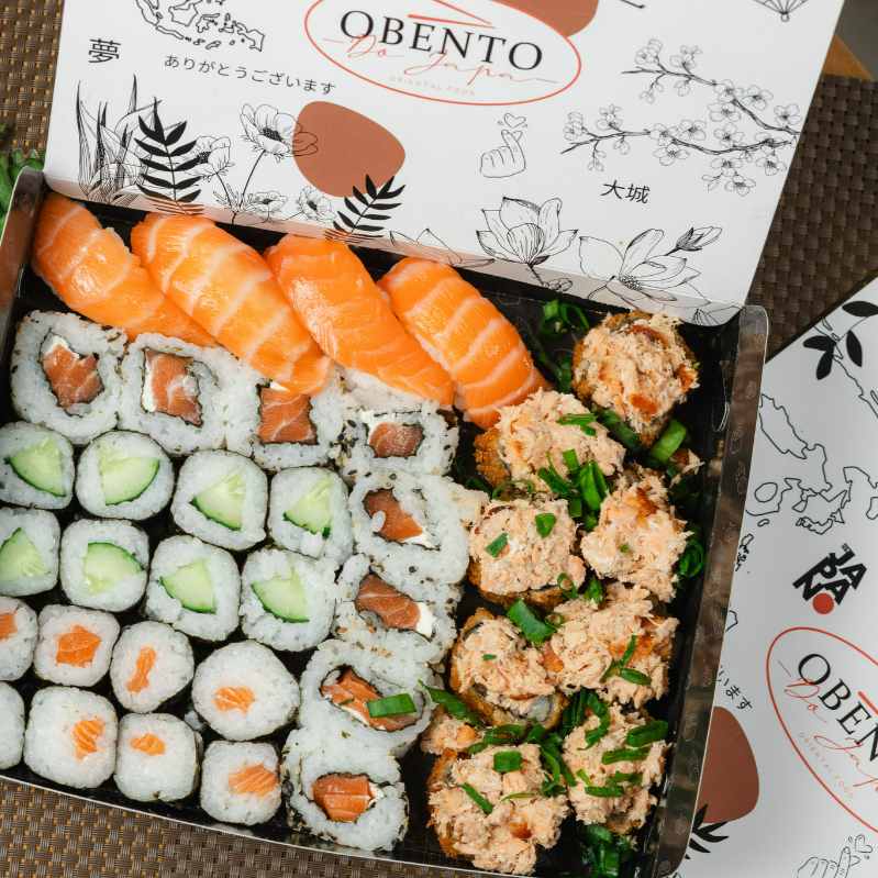 8 Hossomaki de Salmão 8 Hossomaki de Pepino 8 Hot Roll 8 uramaki salmão 4 Nigiri Salmão