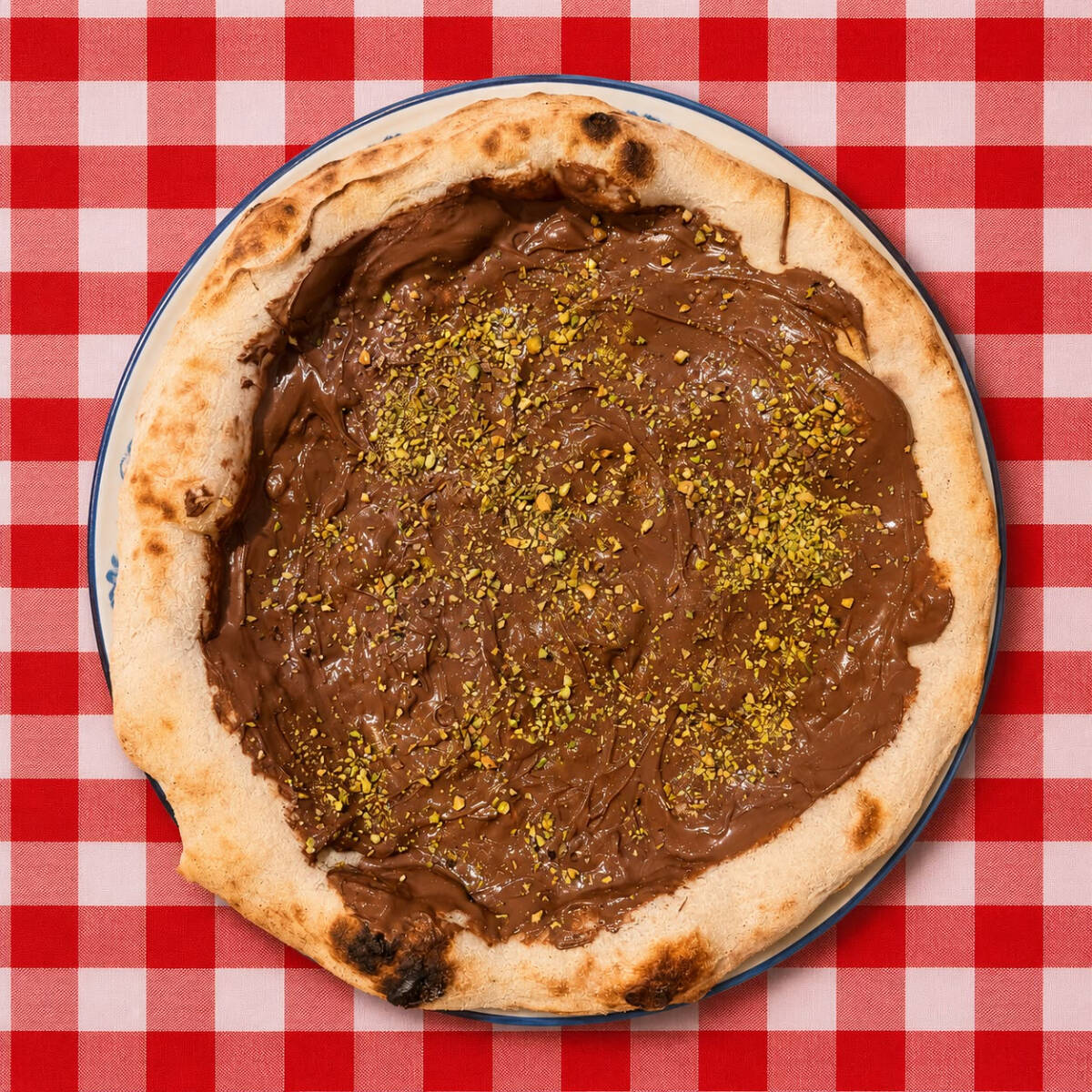 Massa de fermentação lenta coberta com Nutella e pistache