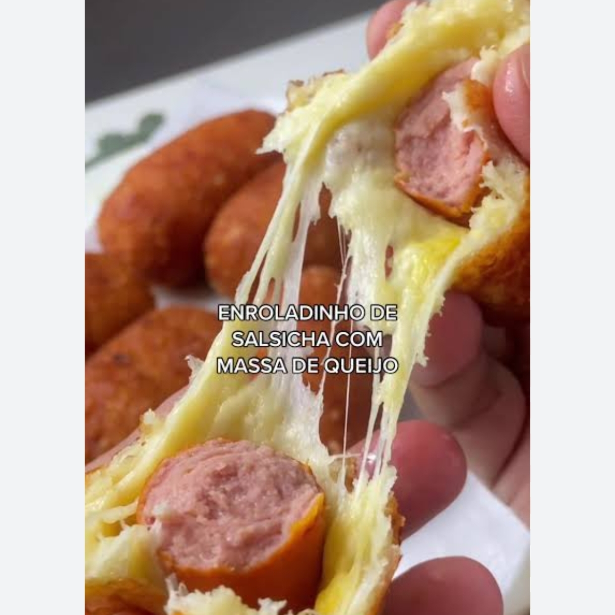 Enroladinho salsicha e queijo