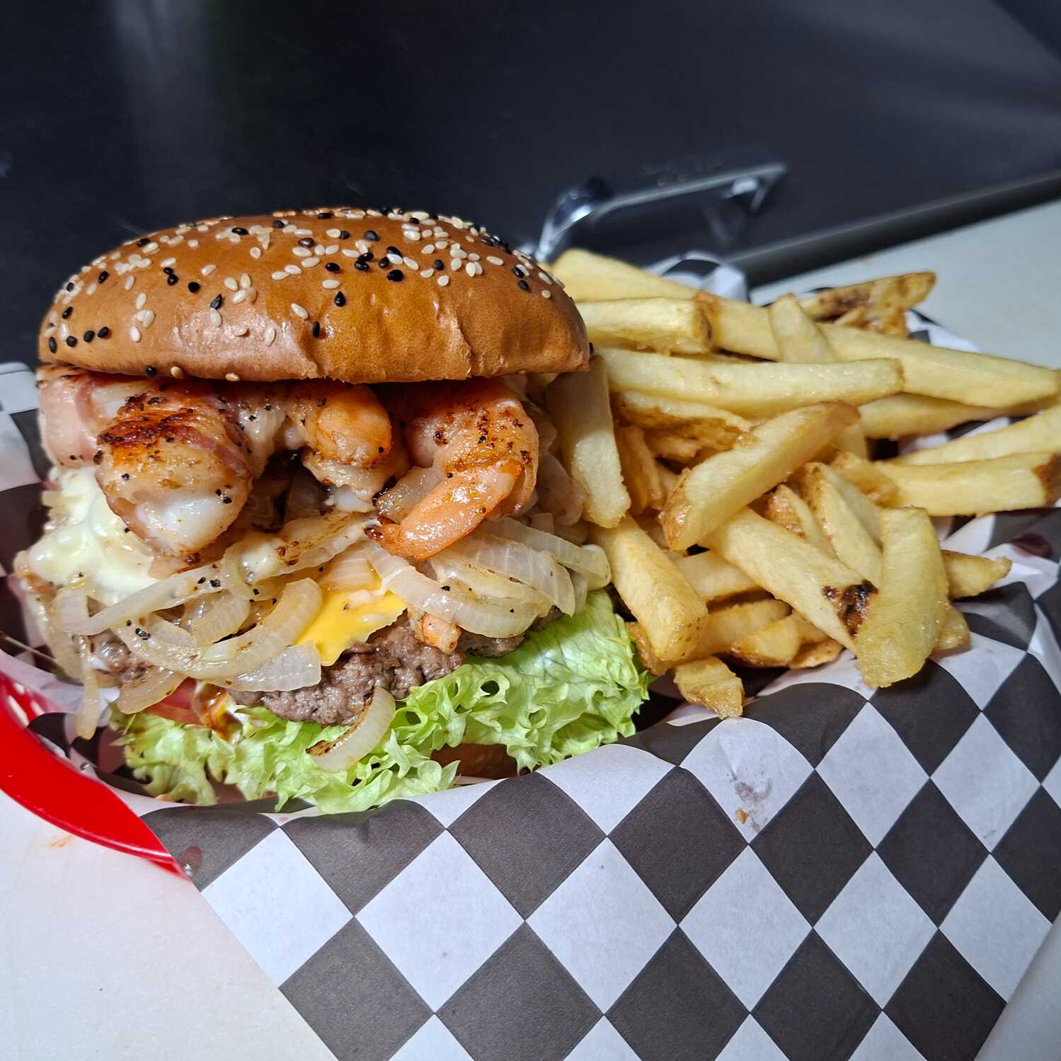 Mar y Tierra Cheeseburger