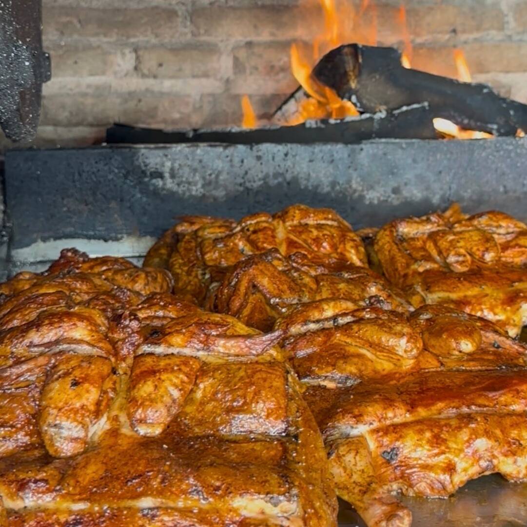 Pollo y Medio, Adobado Cocinado a la Leña