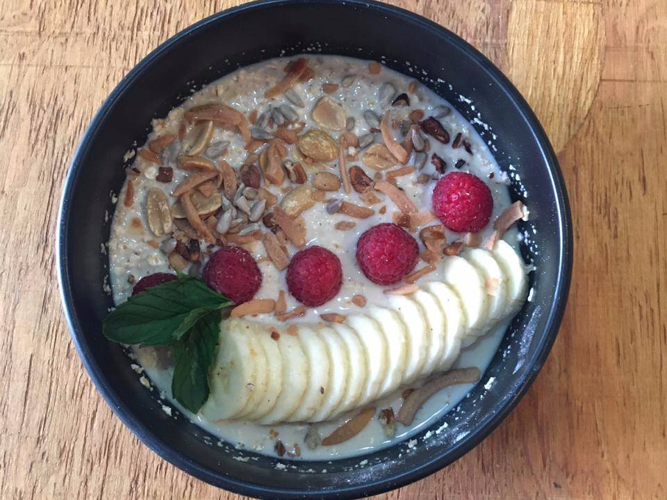 Vaso de Avena con Frutas de Temporada