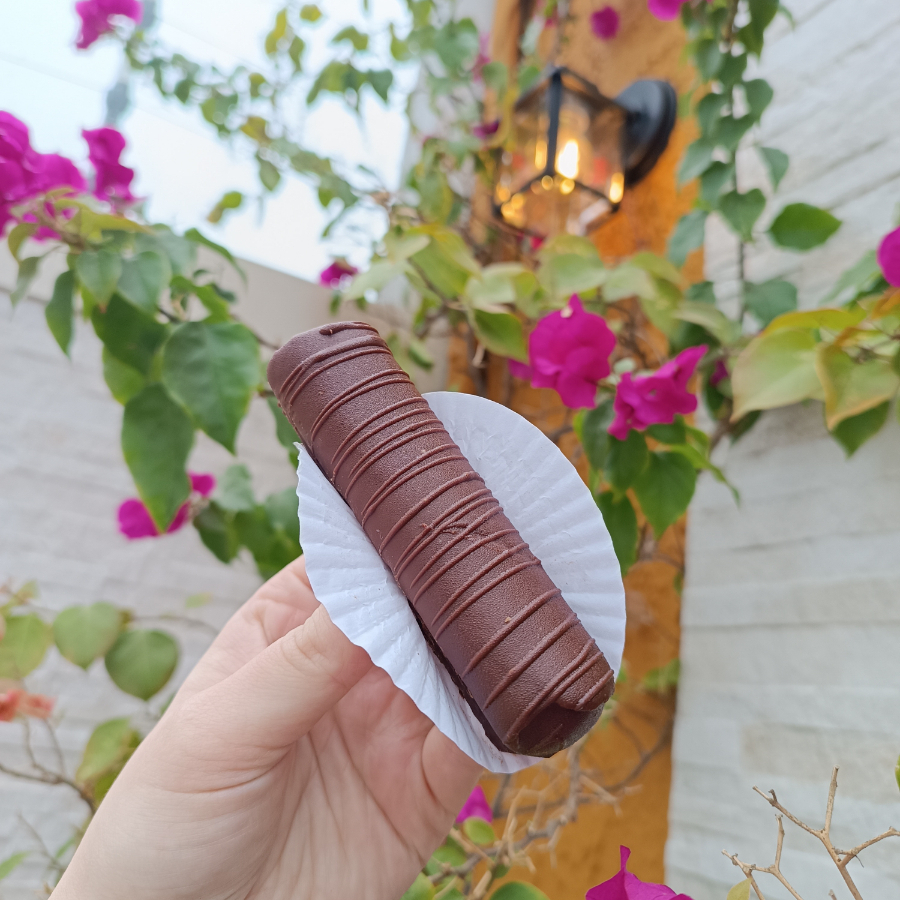 Canolli recheado com brigadeiro