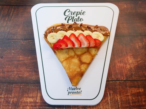 Crepa de Cajeta, Plátano, Fresa y Nuez