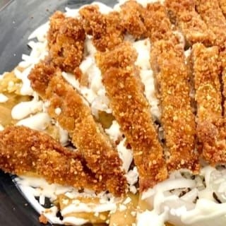 Chilaquiles Verdes con Milanesa de pollo + agua