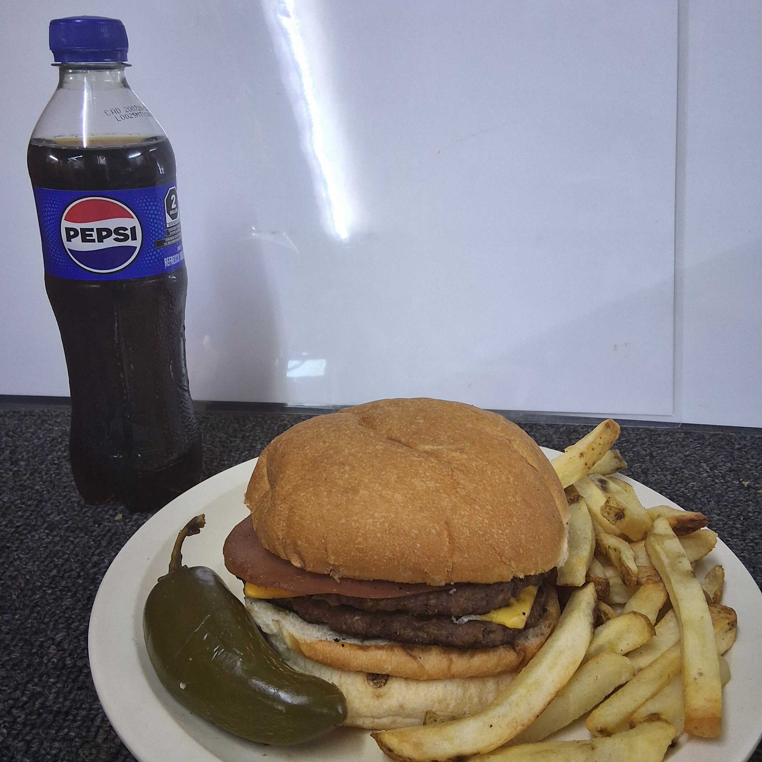 Hamburguesa Especial Doble con Papas y Refresco