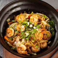 2 Yakisoba de camarão G.