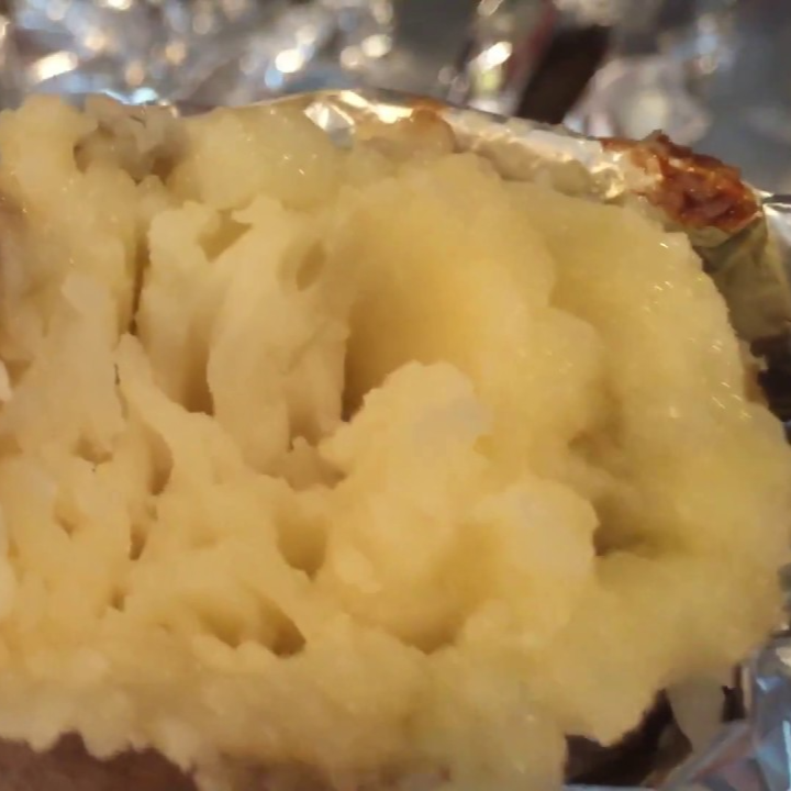 Plato de papa con mantequilla