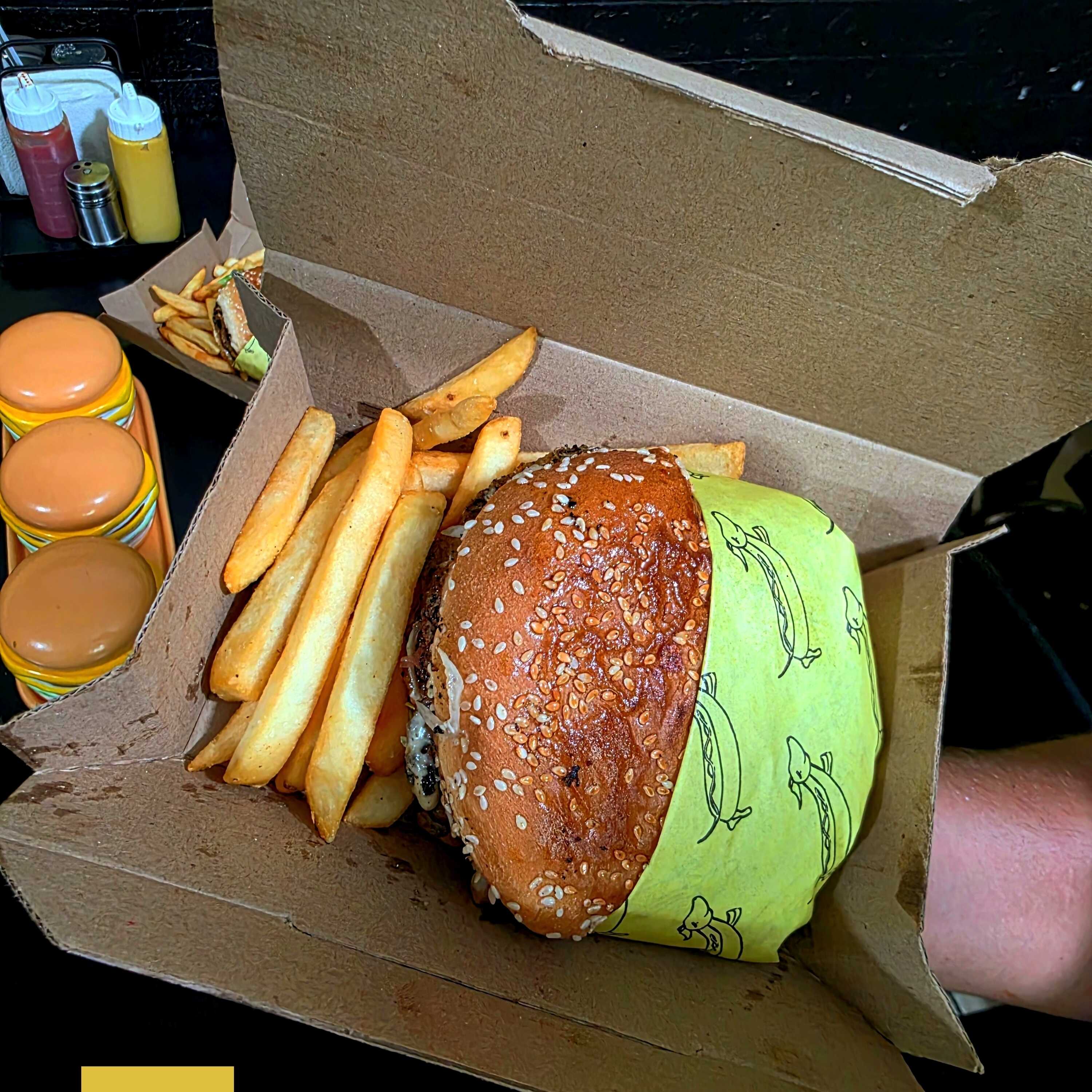 Hamburguesa Clásica con Papas