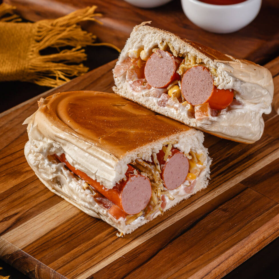 pao,maionese,tomate,milho,vina,batata palha.