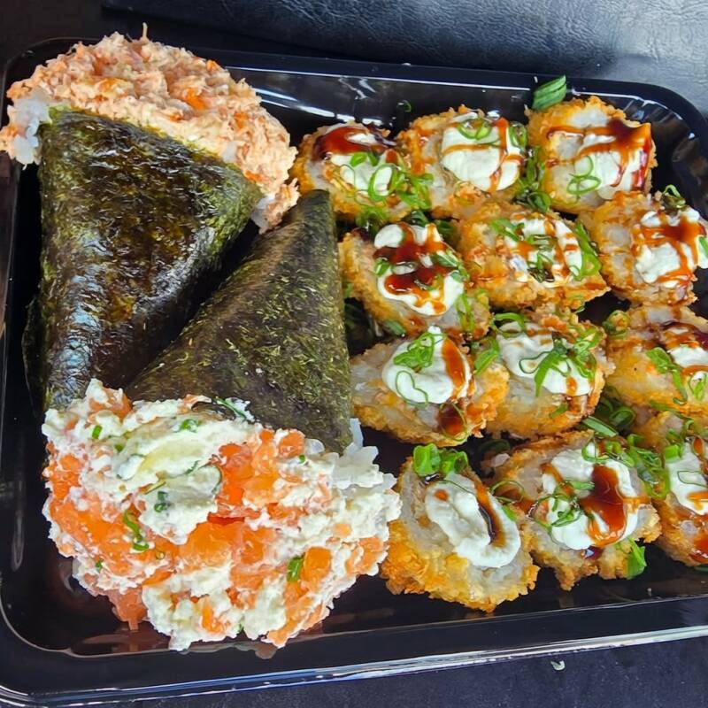 12 hot roll ( 1 temake 1 grelhado)
