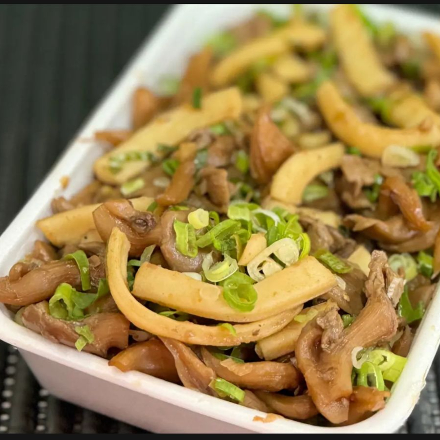 Deliciosa porçao de shimeji com lula