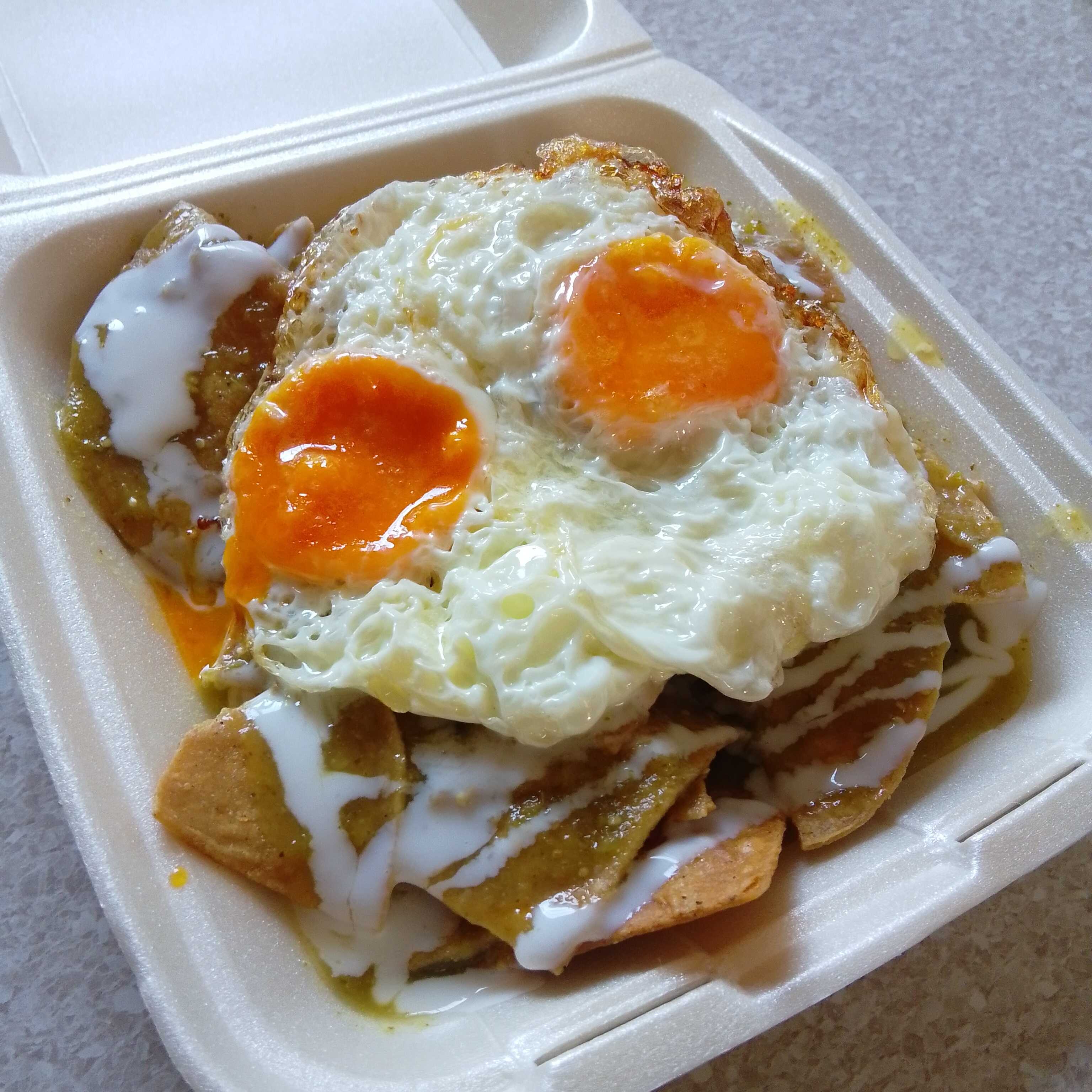 Chilaquiles con HuevoS