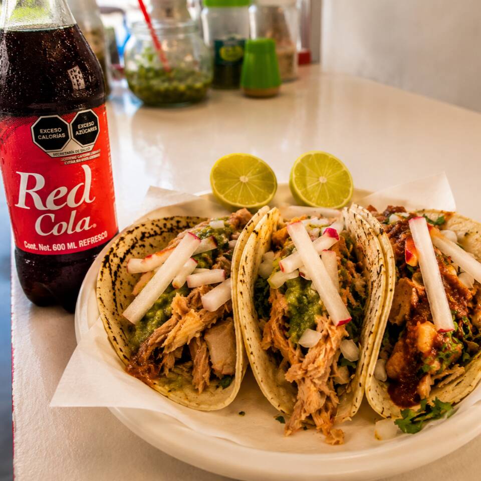 3 Tacos de Barbacoa de Puerco (surtida) + Red Cola
