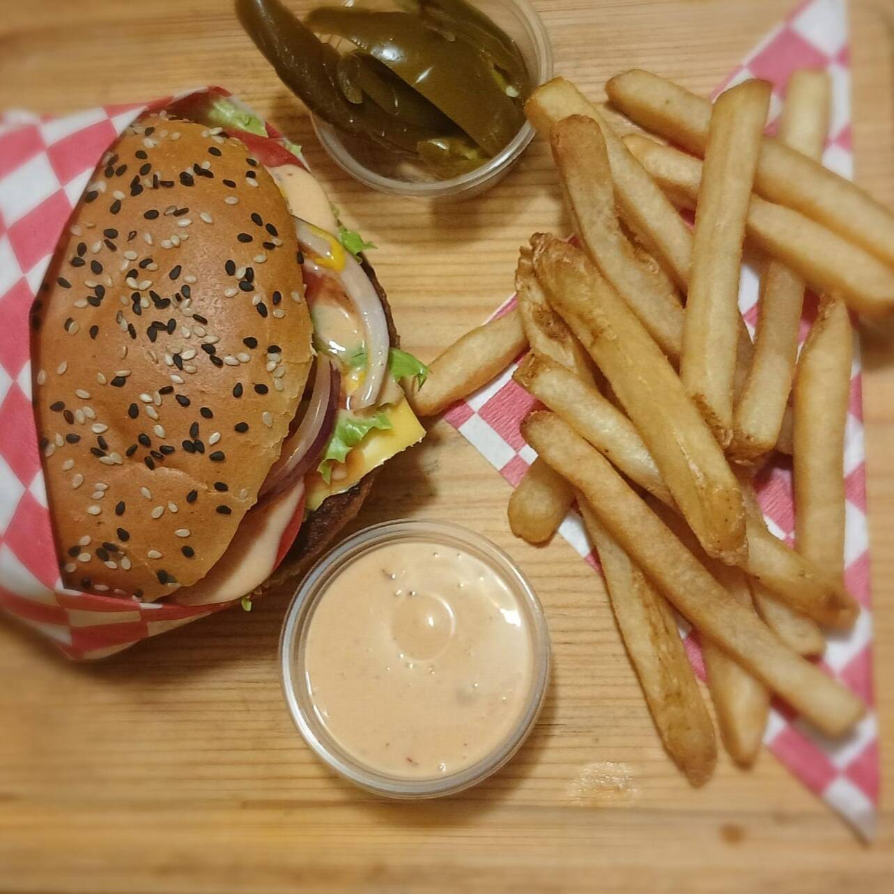 Hamburguesa de Res Con Papas