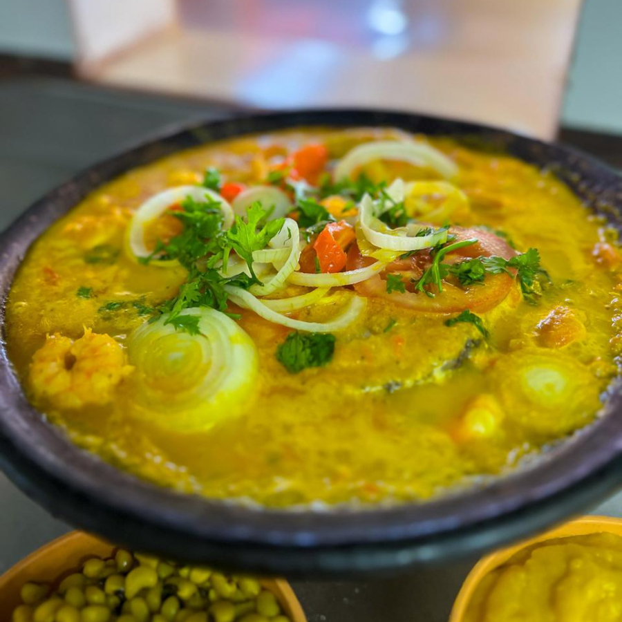 Moqueca de Camarão com feijão fradinho, arroz e pirão
