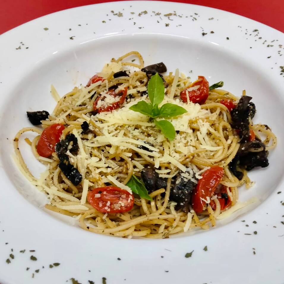 Espagueti Scarpariello con Champiñones