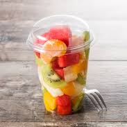 Salada de frutas composto por - Leite condesado + Uva + Banana + Manga e Morango