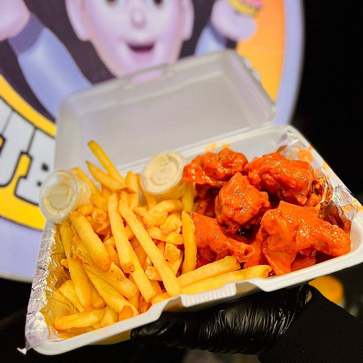 Alitas En Salsa Búfalo Con Papas