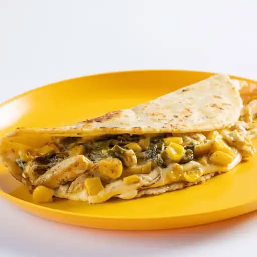 QUESADILLA POLLO EN RAJAS CON CREMA