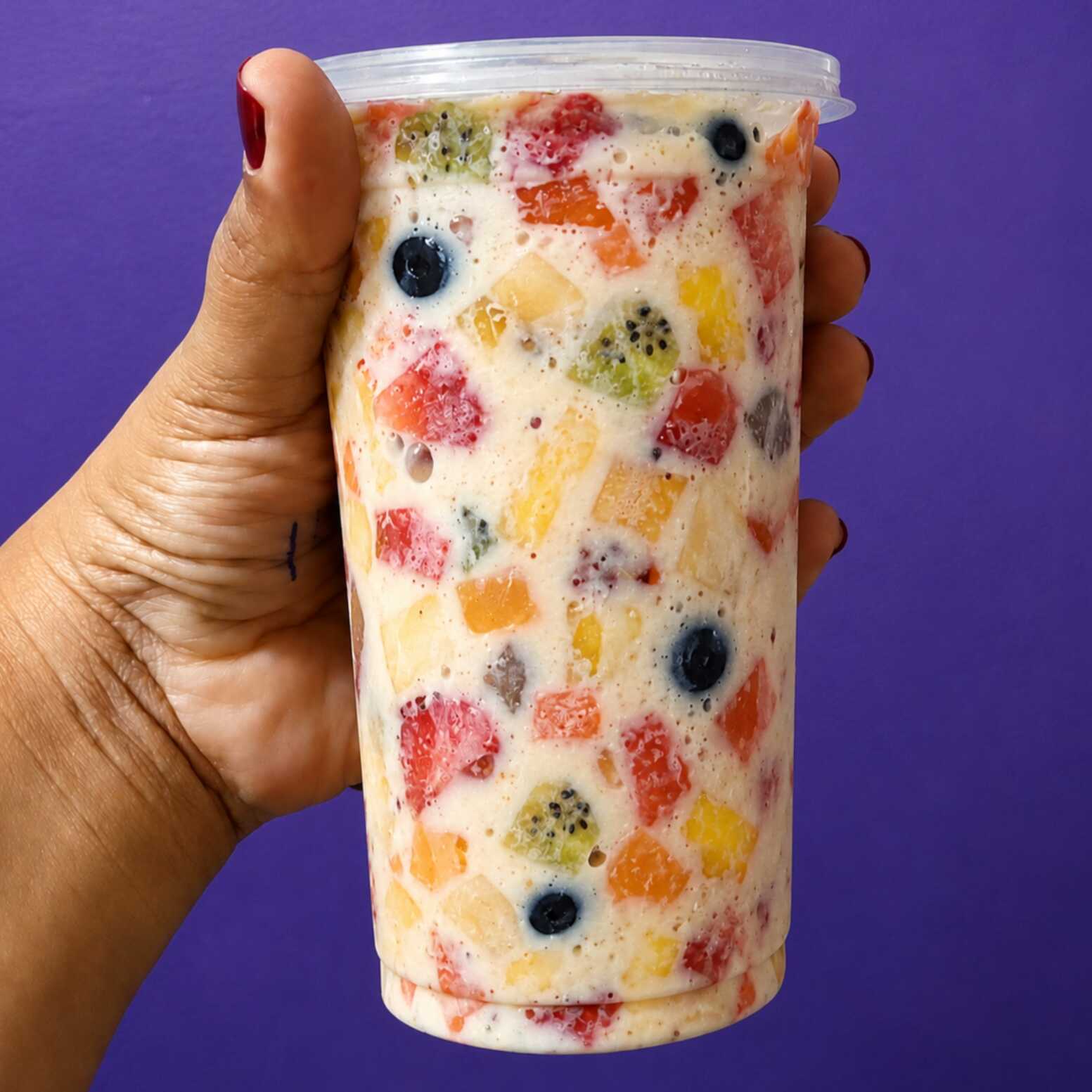 Deliciosa Salada de frutas cremosa com nosso toque requintado de mousse de Maracujá e amor. venha conferir a mehor da região.