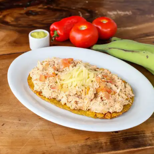 Patacón con Pollo