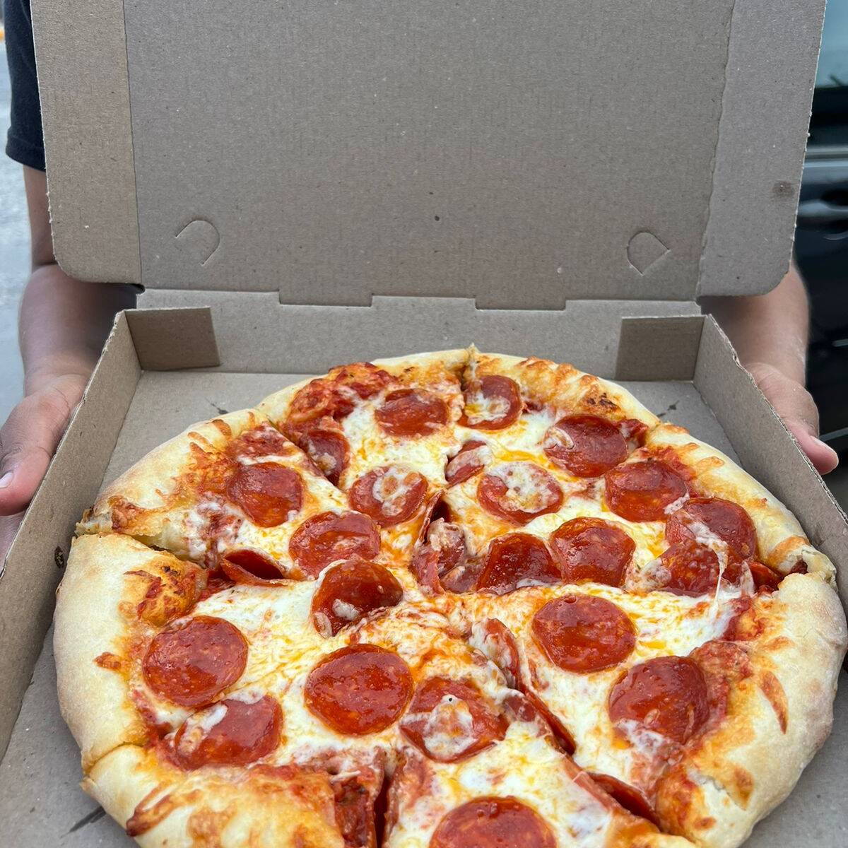 Pizza Peperoni (12 Rebananadas)