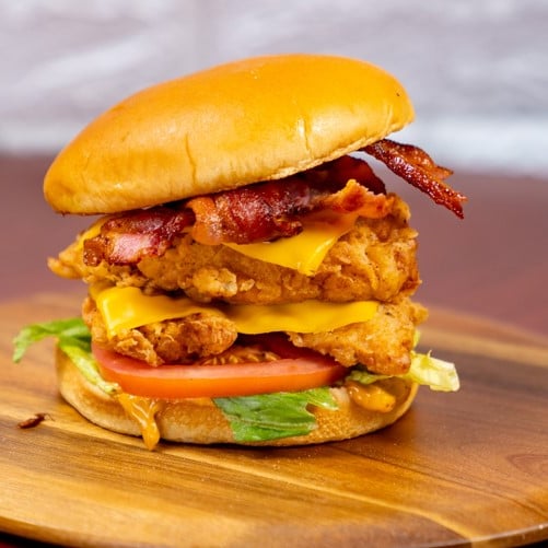 BACON CRISPY CHIKEN BURGER
