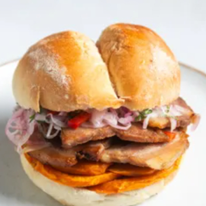 Sánguche de Pan con Chicharron