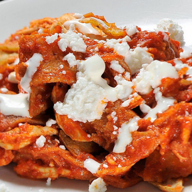 Chilaquiles Rojos Con Pollo