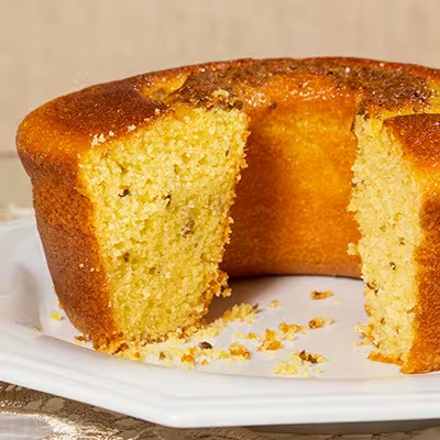 Nosso classico bolo de Fubá da Casa de Bolos com um toque suave e perfumado da erva-doce. Uma combinação deliciosa.
Peso aproximado do bolo: 780 gramas
Rende aproximadamente 12 fatias de 65 gramas
Alérgicos: Contém Glúten e Lactose. Contém leite e derivados, derivados do trigo, derivados da soja e ovo.
Para informações de ingredientes e tabela nutricional consulte o site.