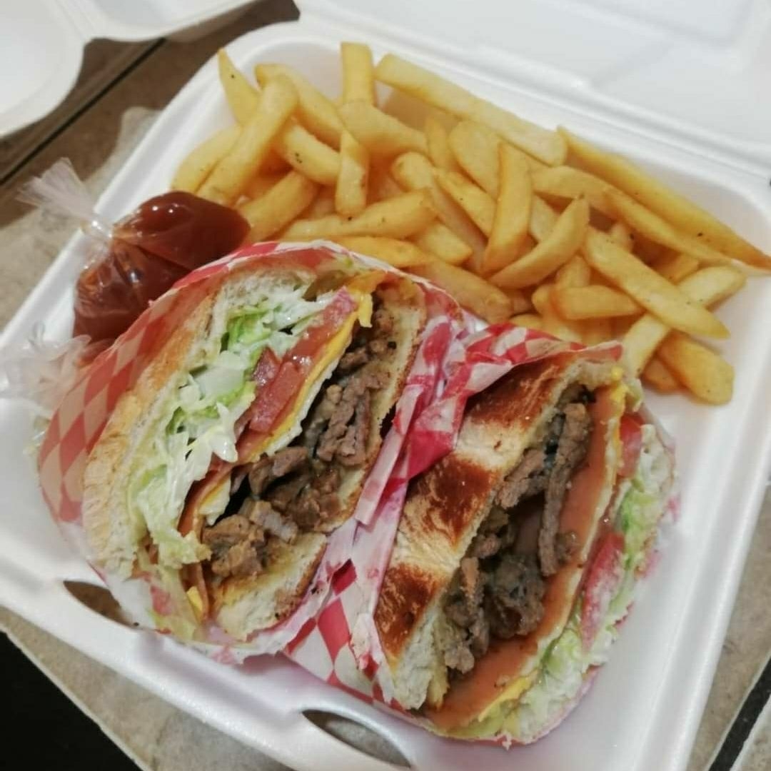 Combo torta con papas más agua fresca