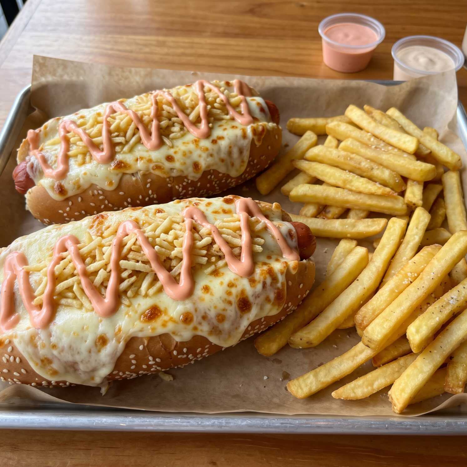 2 X 1 Perros Gratinados + 2 Papa Francesas