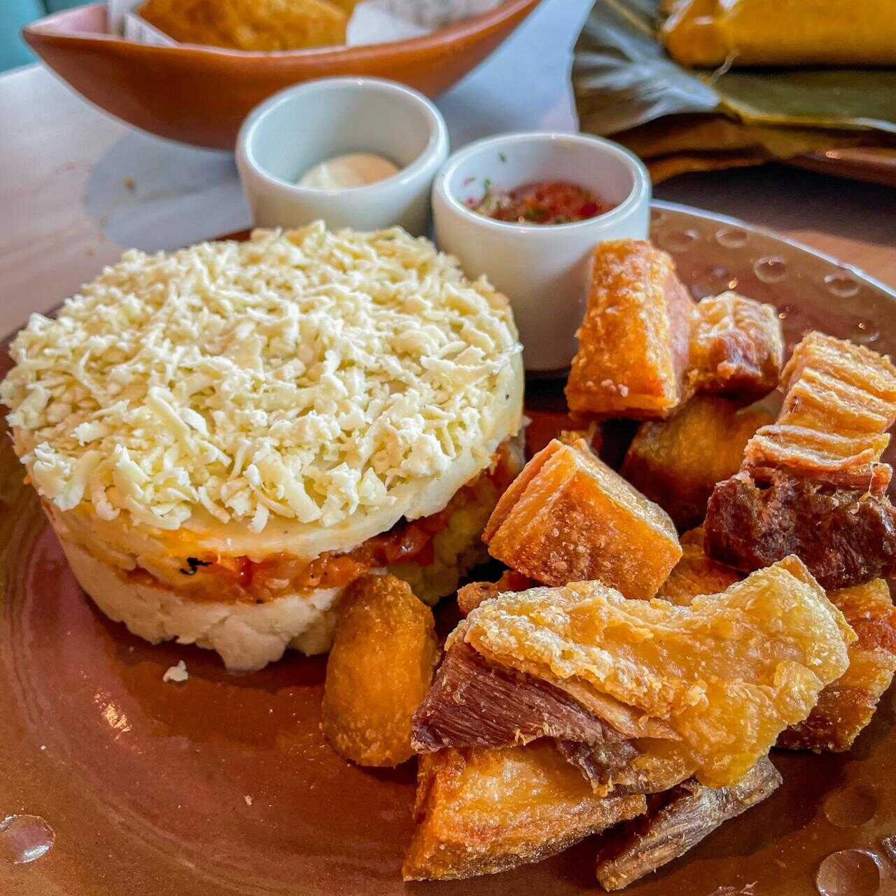 Cayeye con Chicharrón.